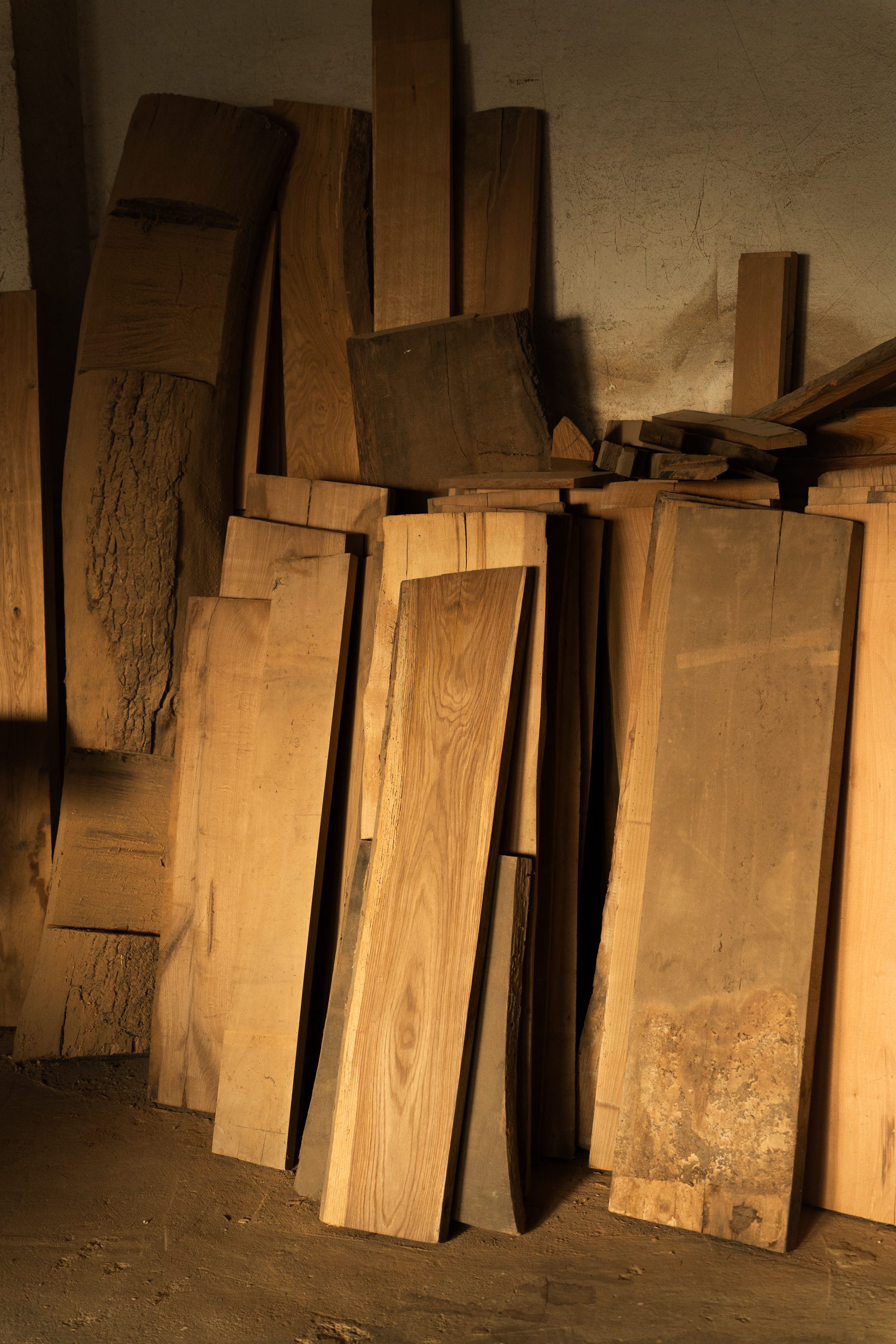 Eichebohlen in der Werkstatt